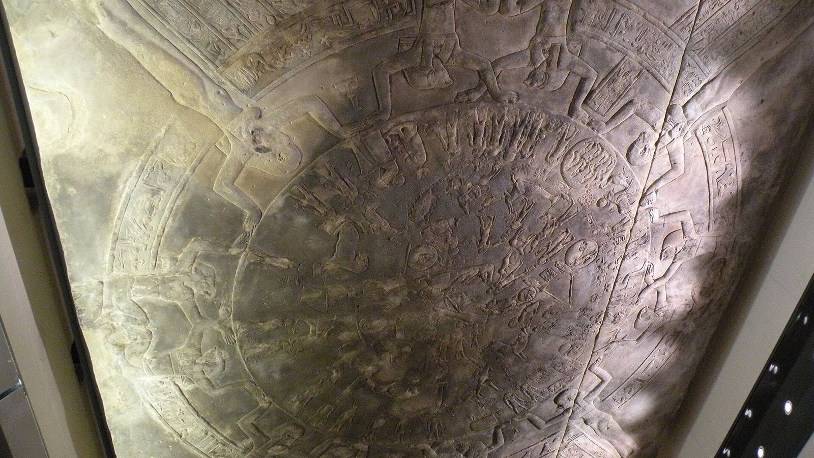 Musée du Louvre, Paris (Inv. D 38, c. 50 BCE) — 36 Decan divinities surrounding 12 zodiacal constellations